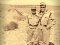 Archivo del Teniente CL Manuel Aguilar Belmonte.  Aguilar (derecha). Bir Enzaran.