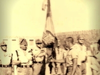 Archivo del Teniente CL Manuel Aguilar Belmonte.  Aguilar (izq.). Jura de Bandera en Smara (Sáhara Español).